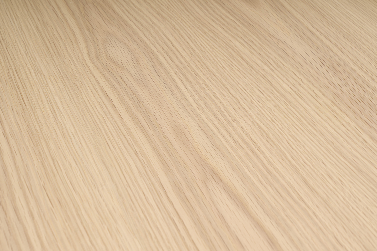 Gros plan sur texture bois clair fr�ne du bureau modulable blanc NEW MAX.