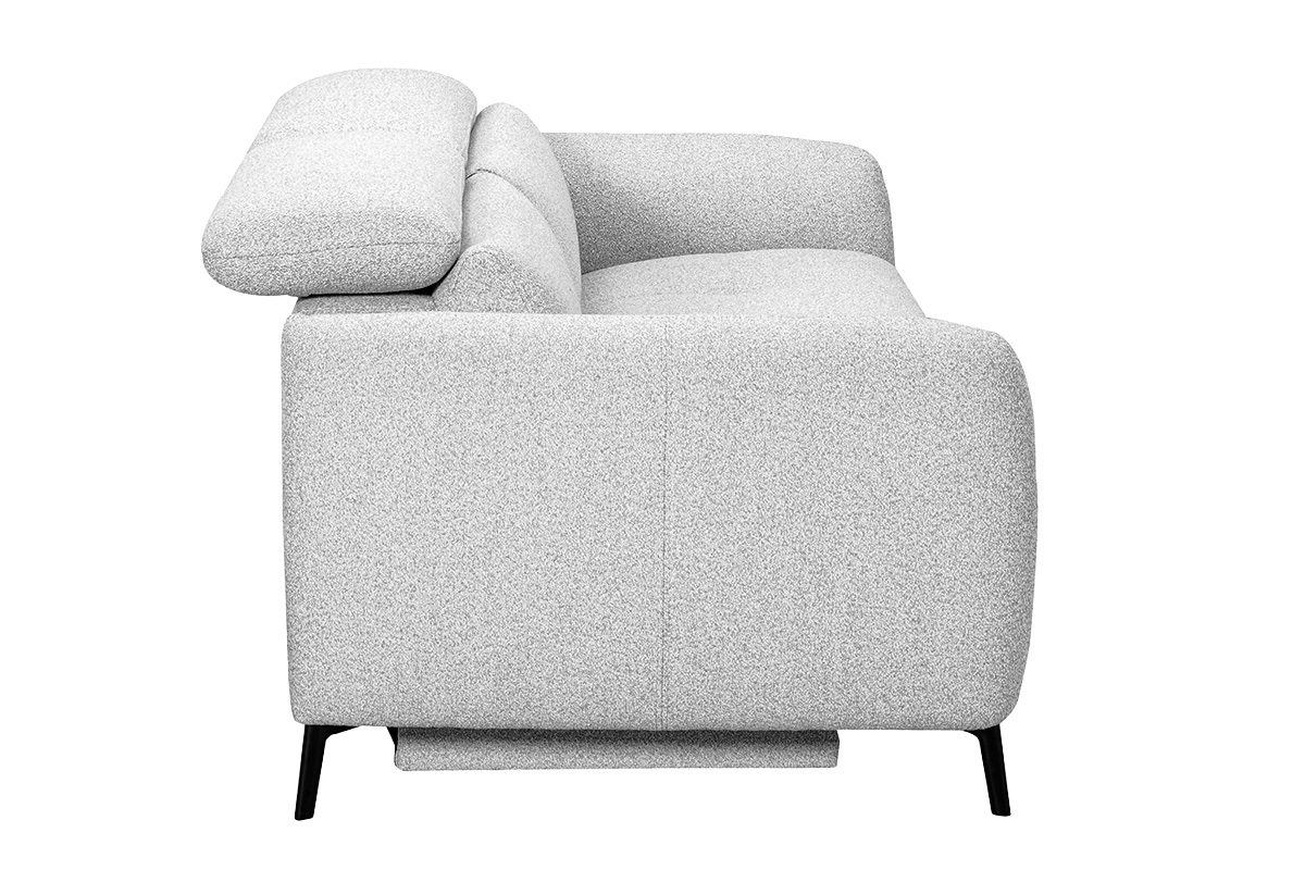 Canap� 3 places gris clair avec t�ti�res ajustables et repose-pieds �lectrique, vue de profil.