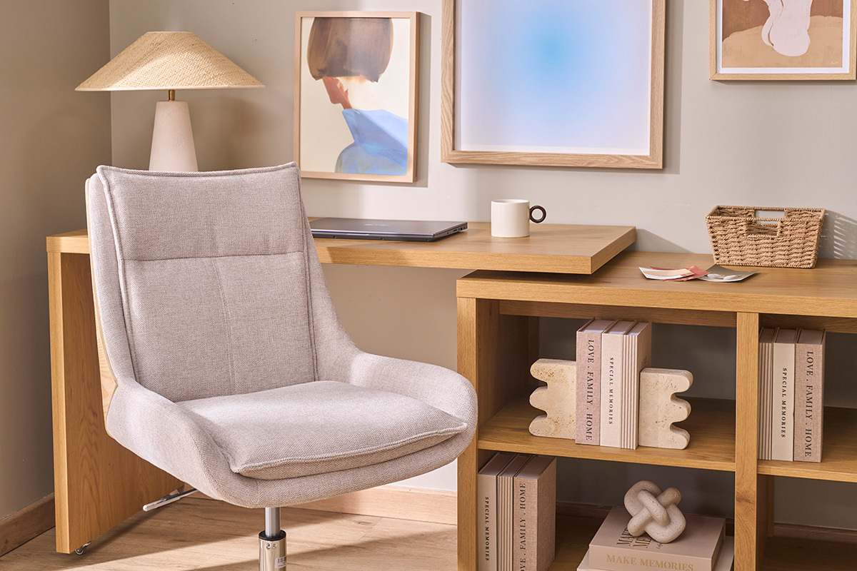 Chaise de bureau � roulettes en tissu effet velours textur� beige et m�tal chrom� BLAISE
