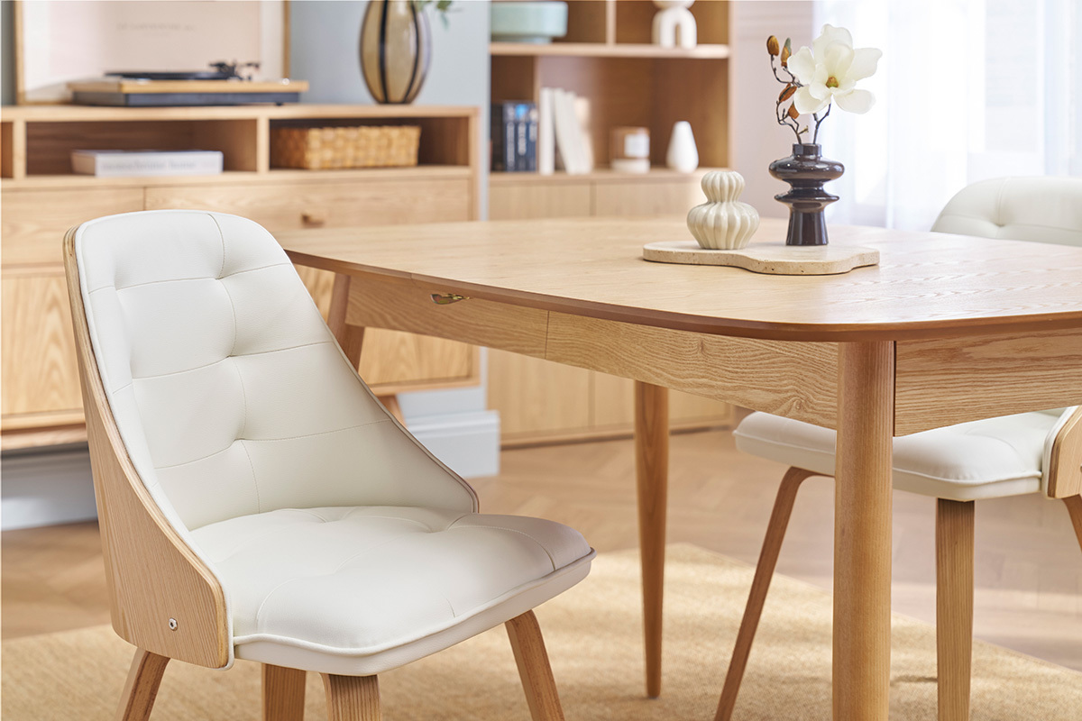 Chaise design blanc et bois clair FLUFFY
