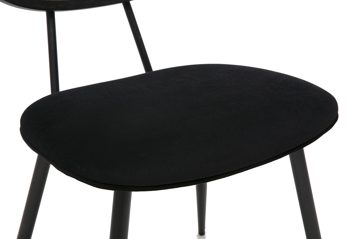 Chaise en velours noir avec structure en m�tal, vue de c�t�.