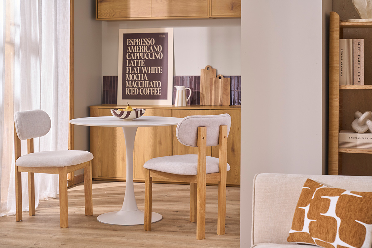 Chaises en tissu effet velours textur� beige et bois clair fr�ne (lot de 2) NORMI