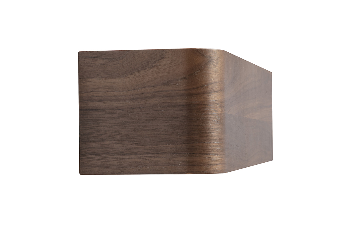 Vue de profil d'une �tag�re murale en bois fonc� noyer, extr�mit� arrondie, format compact.