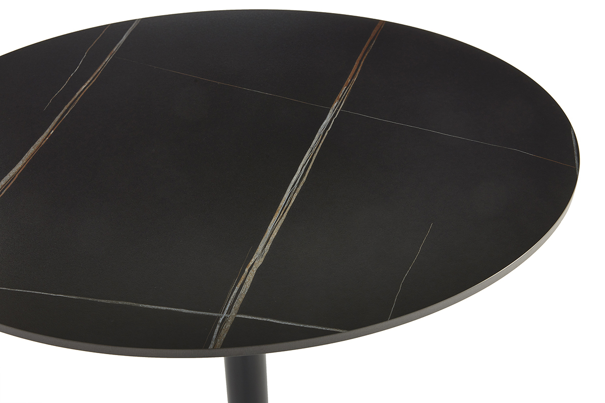 Table ronde en c�ramique noire avec motifs, vue de dessus.