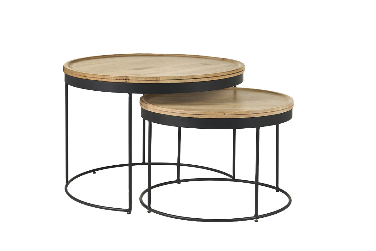 Tables gigognes rondes en bois de manguier et m�tal noir, vue de c�t�.