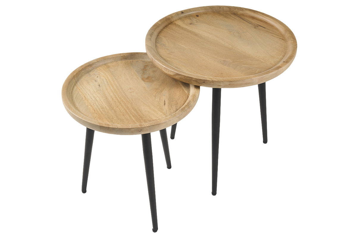 Lot de 2 tables basses rondes en bois manguier et m�tal noir, vue de dessus.