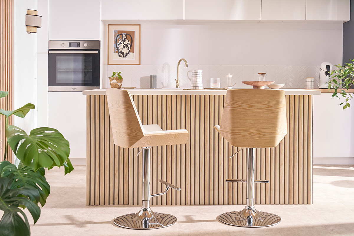 Tabouret de bar design blanc et bois clair MELKIOR