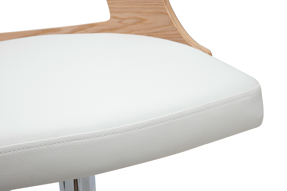 Zoom sur l'assise blanche et le bois clair du tabouret de bar GARBO.