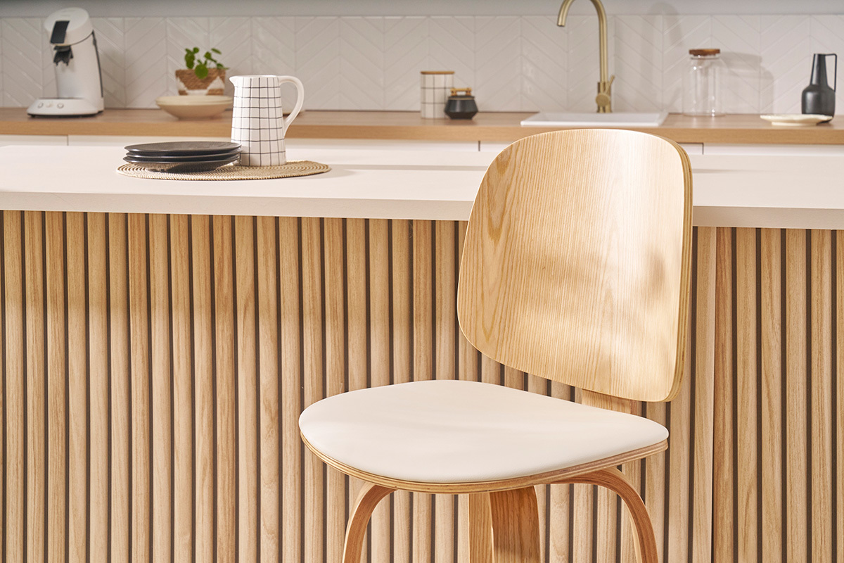 Tabourets de bar design pivotants blancs et bois clair H66 cm (lot de 2) BECK
