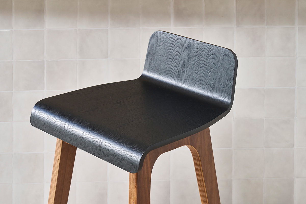 Tabourets de bar scandinaves noyer et noir H65 cm (lot de 2) BALTIK