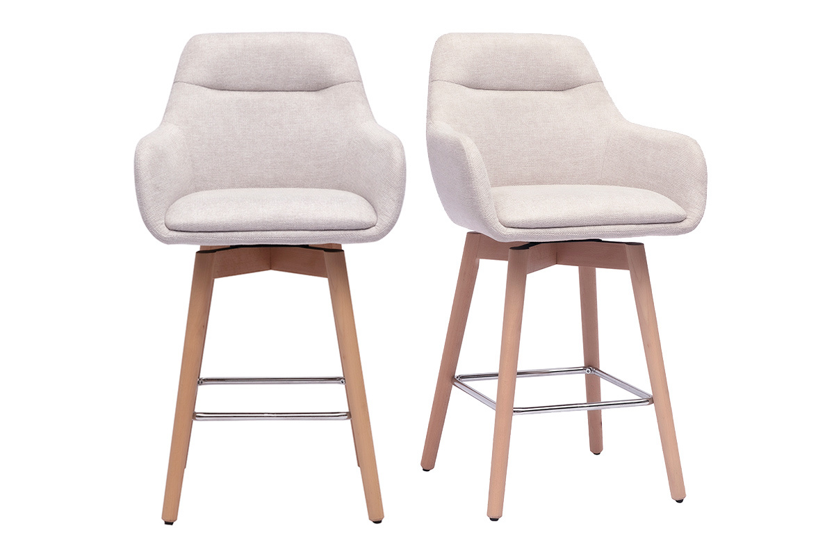 Deux tabourets de bar scandinaves en tissu beige et bois clair, vue de face.